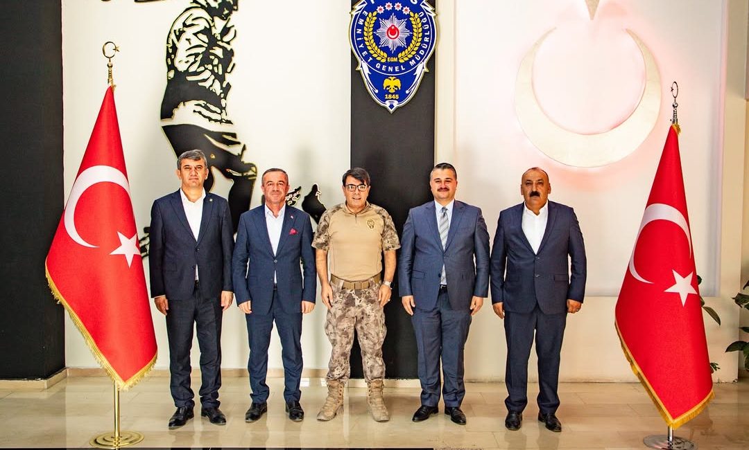 AK Parti Heyetinden Hakkari İl Emniyet Müdürüne Ziyaret AK Parti Hakkari İl Başkanı Zeydin Kaya, AK Parti Genel
