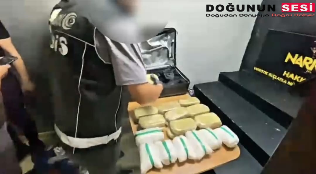 Hakkari’de Kargoyla Uyuşturucu Sevkiyatı Girişimi Engellendi: 17 Kilo 780 Gram