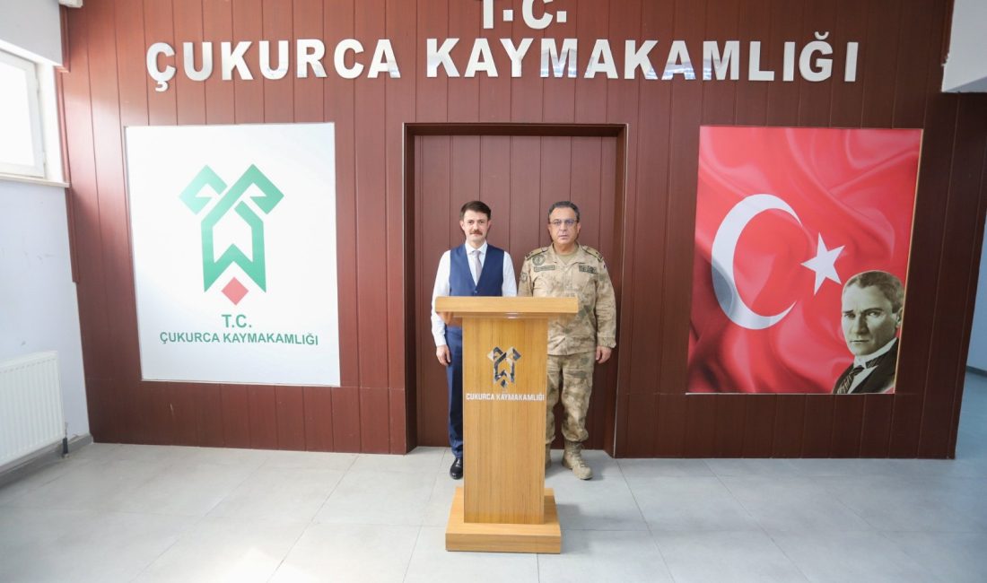 Hakkâri İl Jandarma Komutanı Tuğgeneral Necip Çarıkcıoğlu, Çukurca Kaymakamı Emre