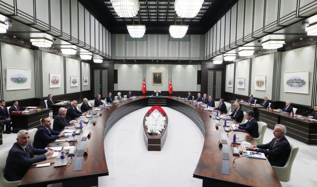 Kabine, 'Terörsüz Türkiye' gündemiyle toplanıyor. Terör örgütü PKK'nın silah bırakmasının
