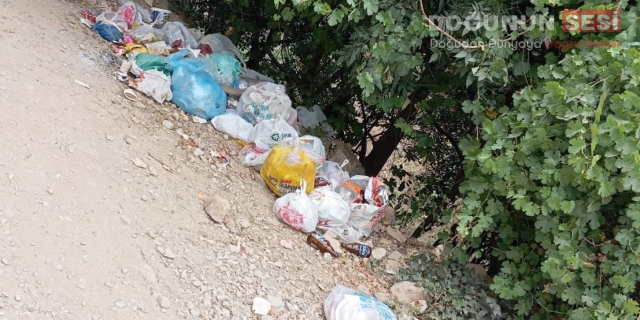 Hakkari’nin Kato Dağı eteklerinde yer alan Kaval köyündeki doğa harikası