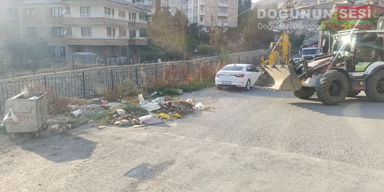 Hakkari Belediyesi, çöp konteyneri noktalarına moloz dökenler hakkında yasal işlem