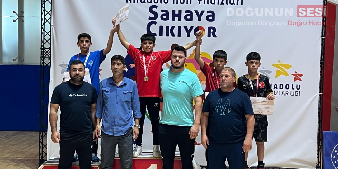Hakkari’yi temsil eden güreşçiler, Muş’ta düzenlenen Anadolu Yıldızlar Ligi Grup