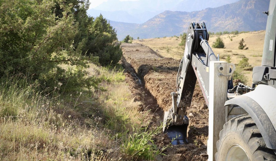 Hakkari'nin Çukurca ilçesinde belediye çalışmaları tüm hızıyla devam ediyor. İlçede