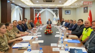 Hakkari Valisi Ali Çelik başkanlığında; İl Jandarma Komutanı Tuğgeneral Necip