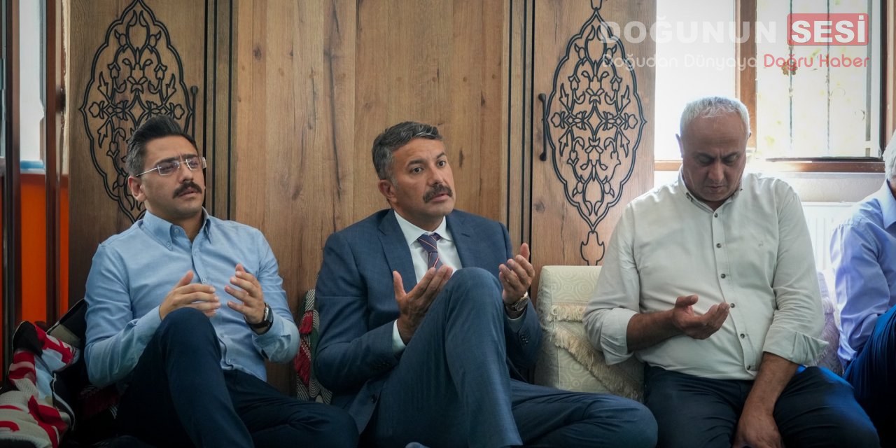 Hakkâri Valisi Ali Çelik, Vali Yardımcısı Tayyar Emre Mahmutoğlu ve