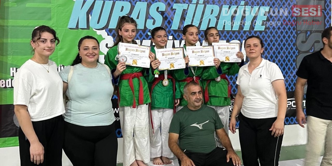 Hakkarili sporcular Kuraş Türkiye Şampiyonası’ndan derecelerle döndü