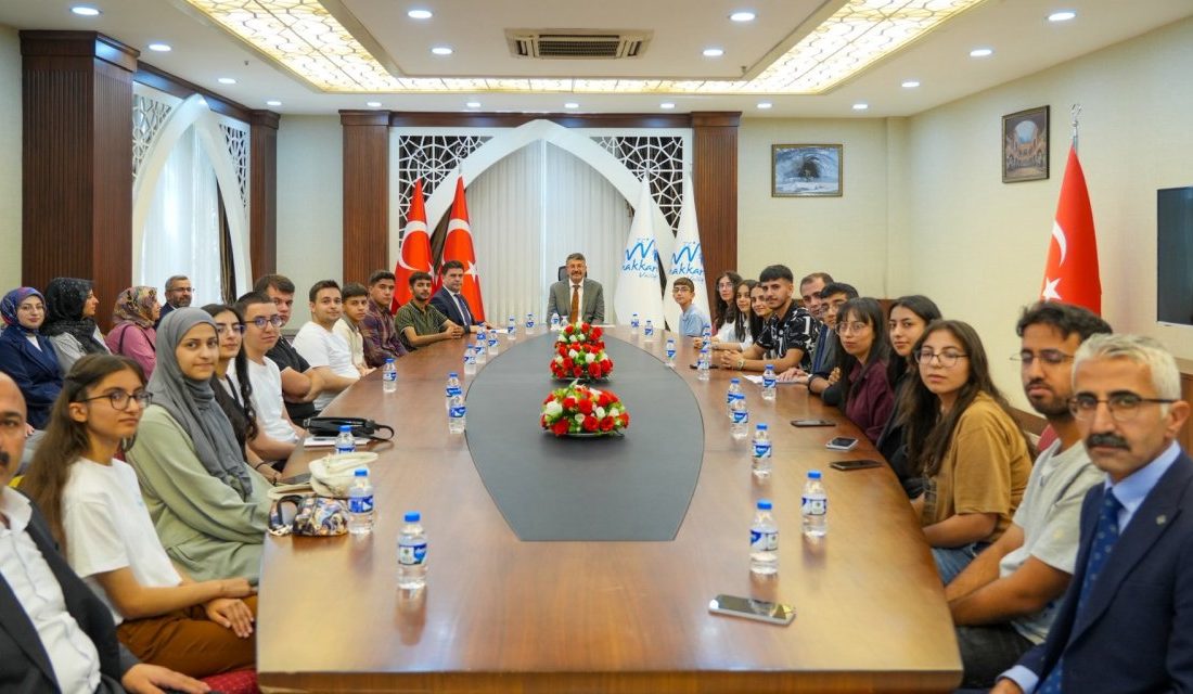 Hakkâri Valisi Ali Çelik, İl Milli Eğitim Müdürü Nurettin Yılmaz