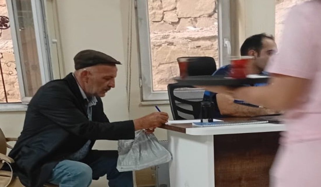 Hakkari Belediyesi Zabıta Müdürlüğü ekipleri, kent merkezinde dilencilik yapan bir
