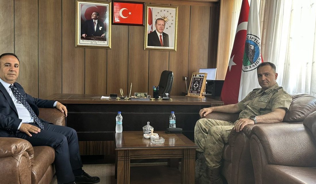 Hakkari Yüksekova Büyükçiftlik Belediye Başkanı Çayan Çiçek, Yüksekova İlçe Jandarma