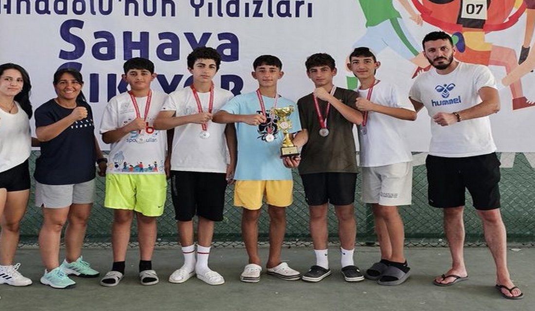 Hakkari Tenis Takımı Türkiye finaline girmeye hak kazandı.