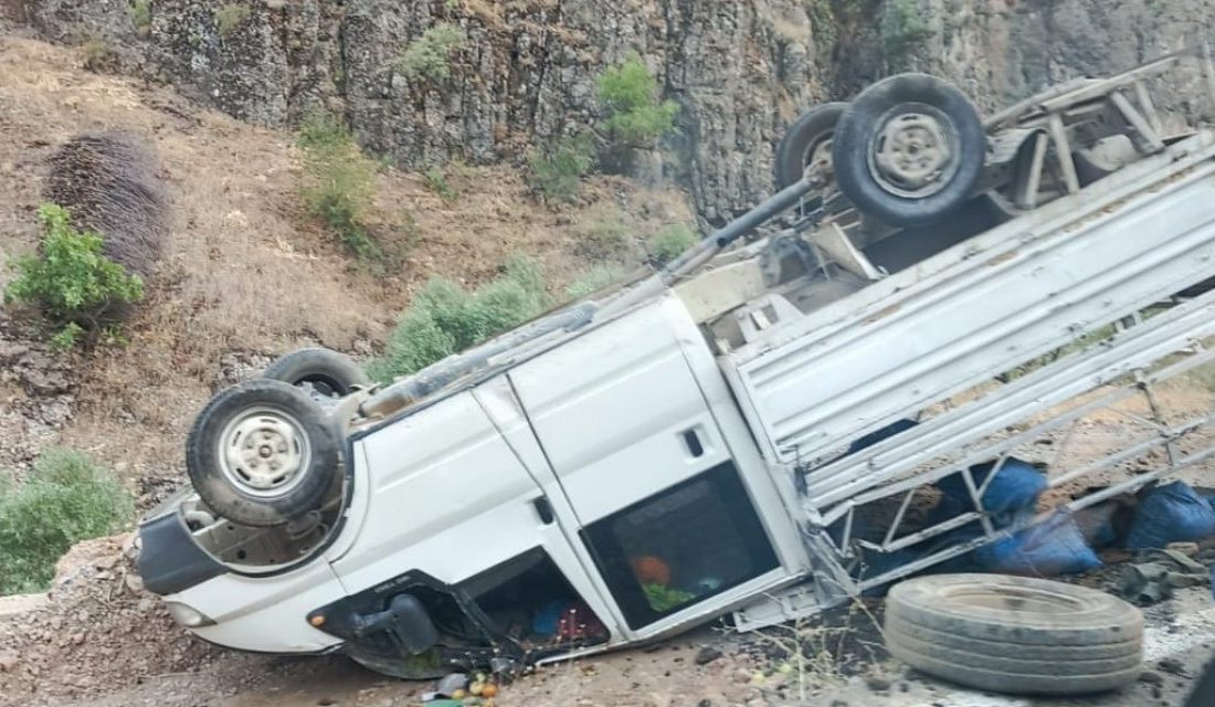 Hakkari’nin Durankaya beldesi ile Üzümcü köyü yolunda meydana gelen trafik