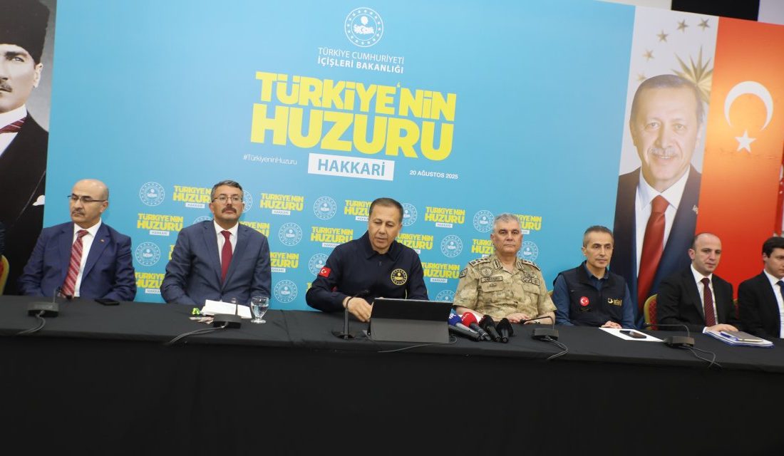 İçişleri Bakanı Ali Yerlikaya, Hakkari Öğretmenevi’nde düzenlenen "Türkiye’nin Huzuru" toplantısının