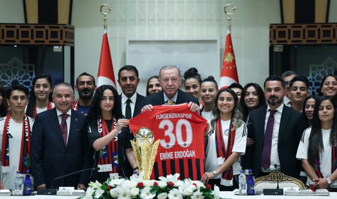 Cumhurbaşkanı Recep Tayyip Erdoğan, TFF Kadınlar 1. Ligi’ni şampiyon Olarak