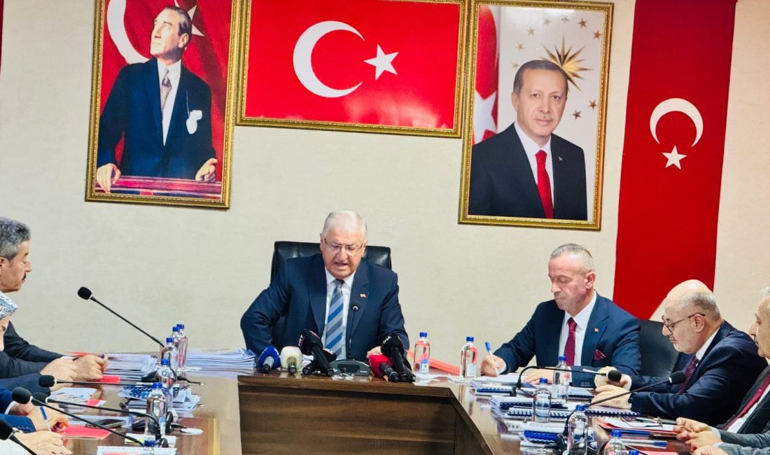 Millî Savunma Bakanı Yaşar Güler, “Türkiye Yüzyılı Buluşmaları” kapsamında Hakkâri’ye