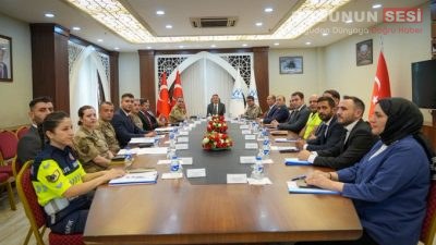 Hakkari Valisi Ali Çelik başkanlığında, İl Jandarma Komutanı Tuğgeneral Necip