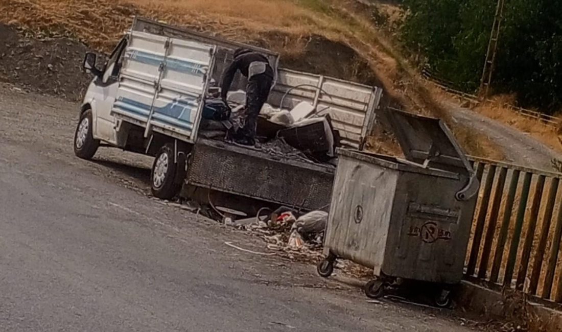 Hakkari’de tüm uyarılara rağmen bazı vatandaşlar çöp toplama noktalarına moloz