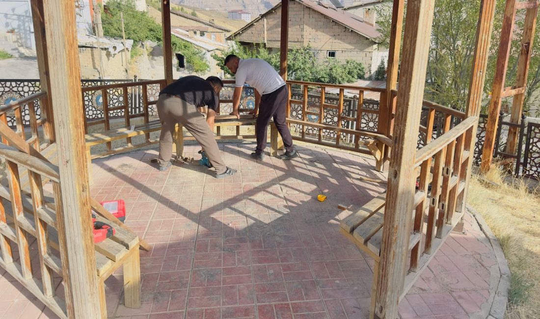 Hakkari'de tahrip edilen Şehit Deniz parkı belediye ekipleri tarafından yeniden