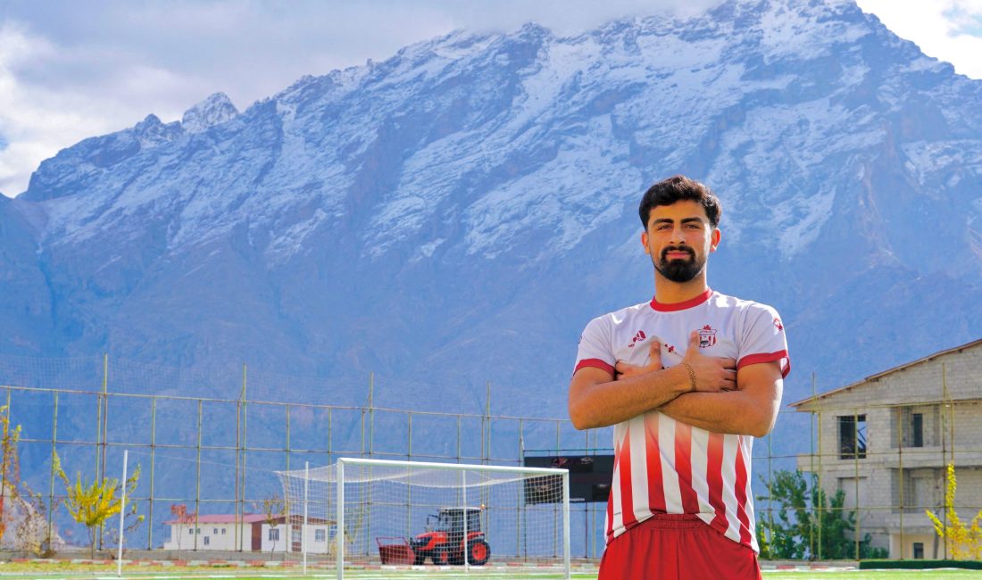 Derecik ilçesi son yıllarda yalnızca yaptığı hizmetlerle değil, yetiştirdiği genç
