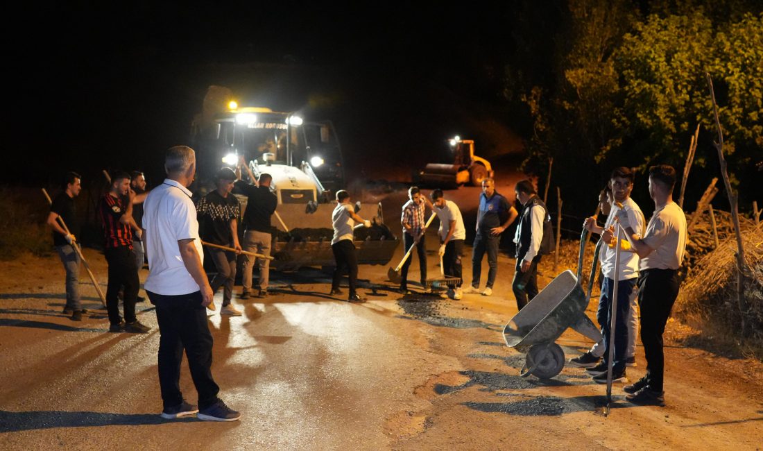 Derecik ilçesine bağlı Üçyan (Şervêna) Mahallesi yol güzergâhında oluşan çukurlar,