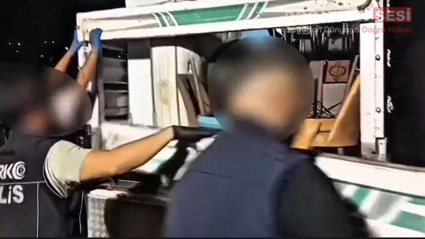 Hakkâri İl Emniyet Müdürlüğü Narkotik Suçlarla Mücadele Şube Müdürlüğü ekipleri,