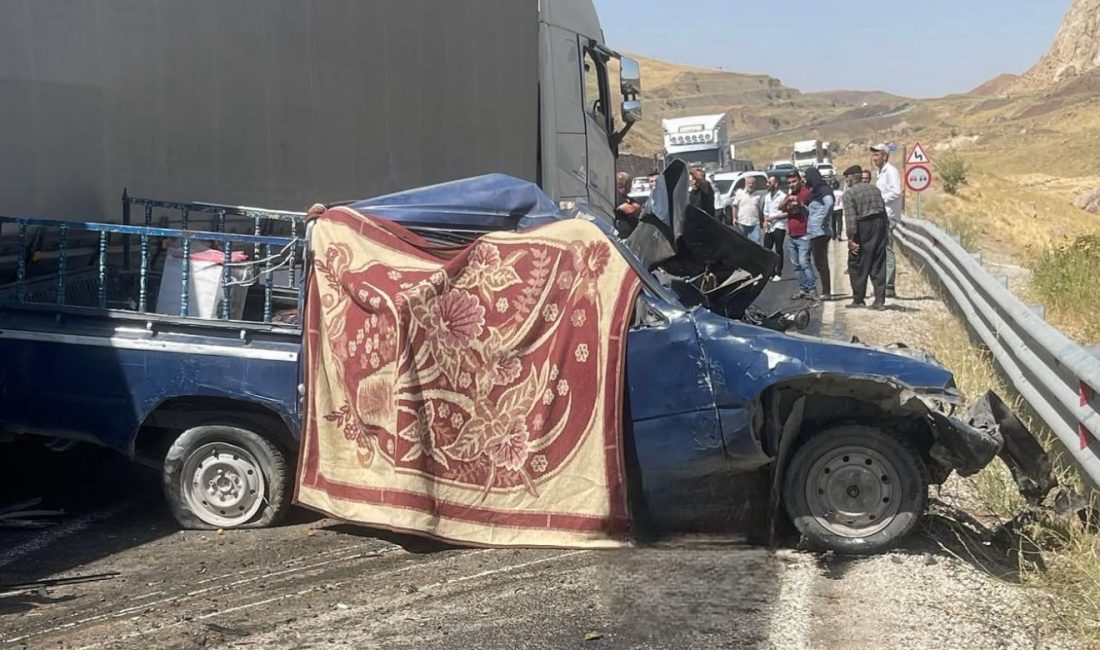 Hakkari-Van kara yolunda meydana gelen trafik kazasında 3 kişi hayatını