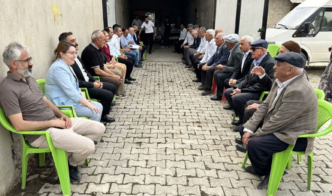 Yüksekova belediyesi yönetimi, kente yeni bağlanan mahallelerde vatandaşlarla
