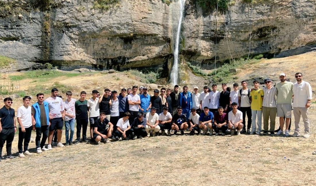 Türkiye Gençlik Vakfı (TÜGVA) Hakkari Şubesi, gençleri bir araya getiren