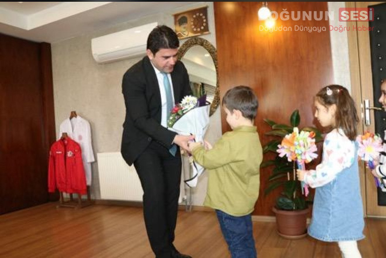 Hakkari’de duygu dolu ve renkli anlar yaşandı. İl Milli Eğitim