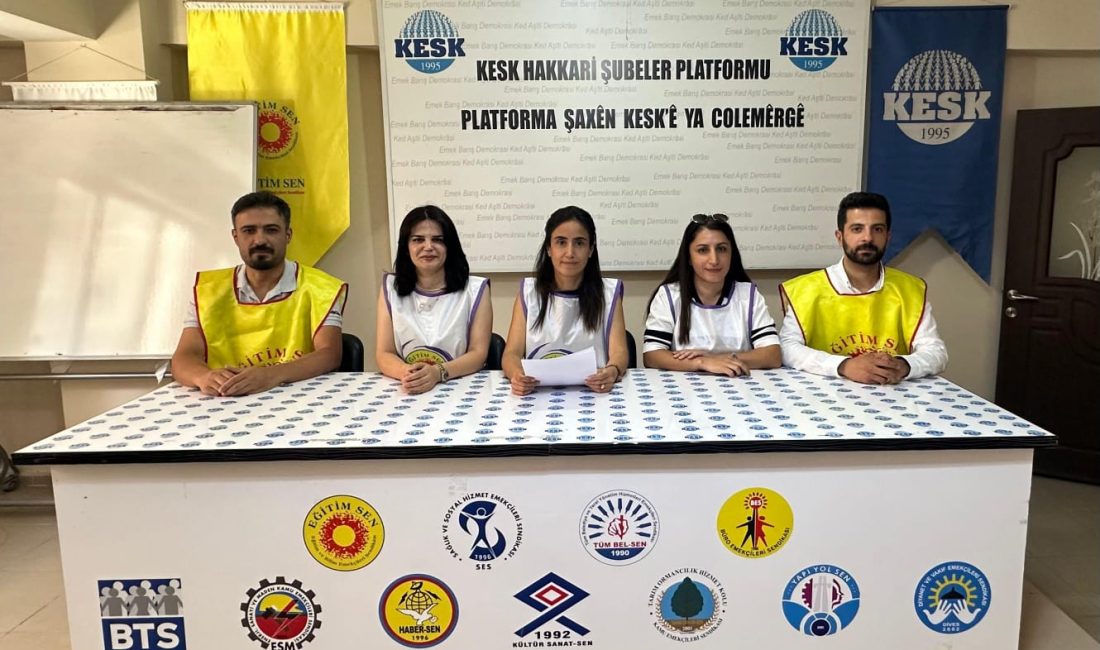 Hakkari Eğitim Sen’den Norm Kadro Tepkisi: “Öğretmenler Sürgün Ediliyor” Hakkâri Eğitim Sen, norm kadro uygulamaları nedeniyle binlerce öğretmenin “fazlalık”