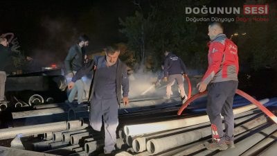 Hakkari’nin Gazi Mahallesi’nde bulunan, belediyeye ait borular sebebi bilinmeyen nedenden