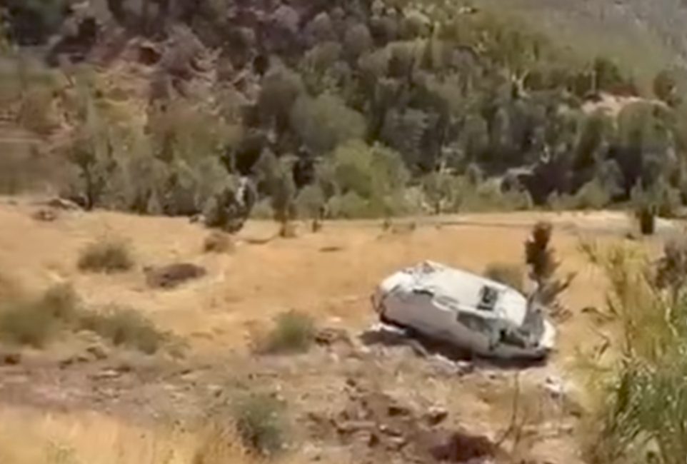 Hakkari’nin Derecik ilçesine bağlı Ulaşan Köyü yakınlarında meydana gelen trafik
