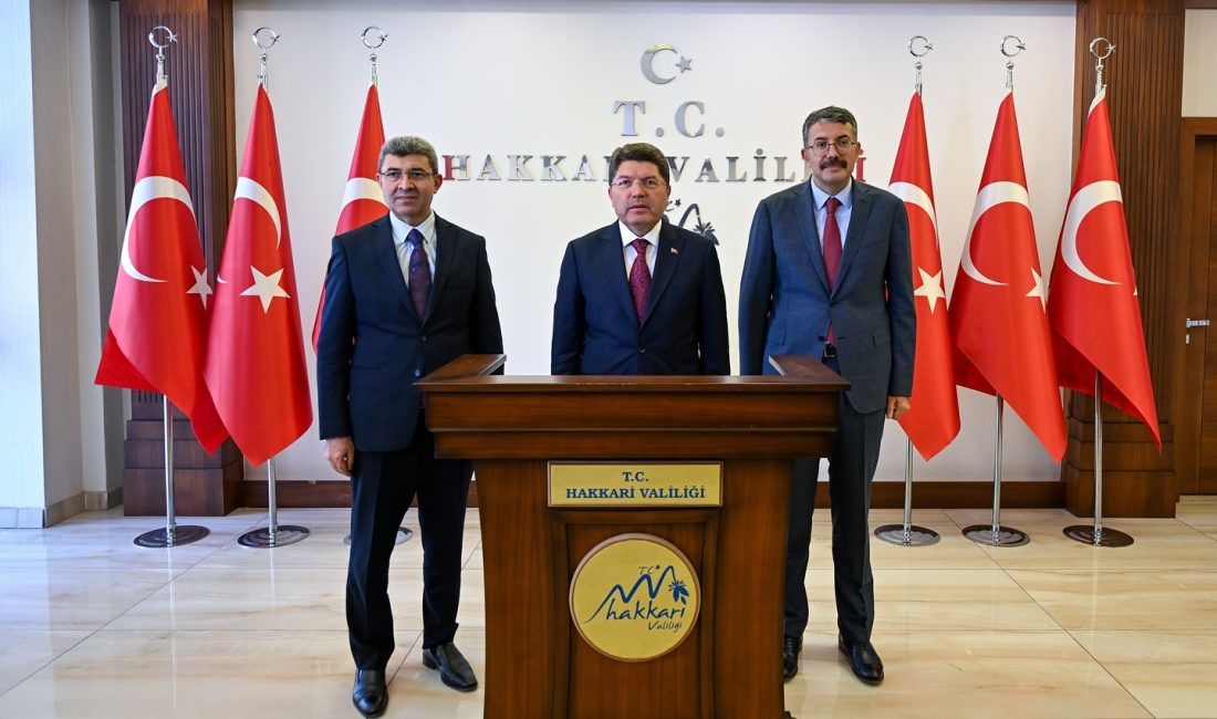 Bir dizi program kapsamında Hakkâri’ye gelen Adalet Bakanı Yılmaz Tunç,