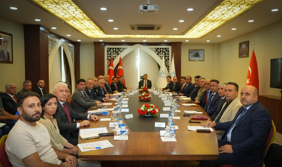 Hakkari Valiliği Toplantı Salonu’nda, Hakkâri Valisi Ali Çelik başkanlığında İl