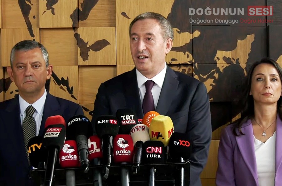 DEM Parti Eş Genel Başkanları Tülay Hatimoğulları ve Tuncer Bakırhan,