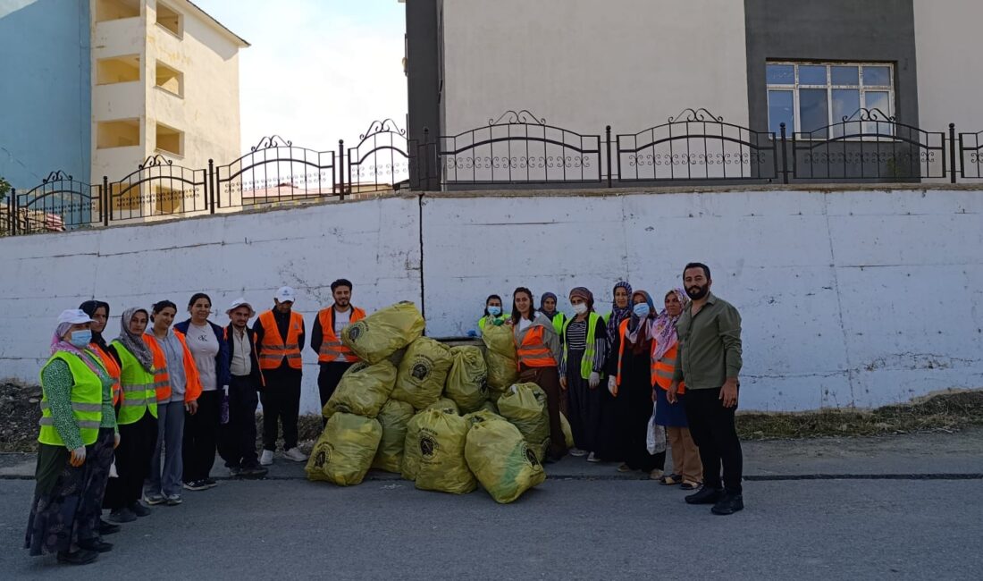 Hakkari Belediyesi İYUP – İŞKUR Ekibi, Resmi Tatilde de Sahadaydı Gönüllü çalışmalarıyla örnek oldular Hakkari Belediyesi bünyesinde görev yapan İYUP
