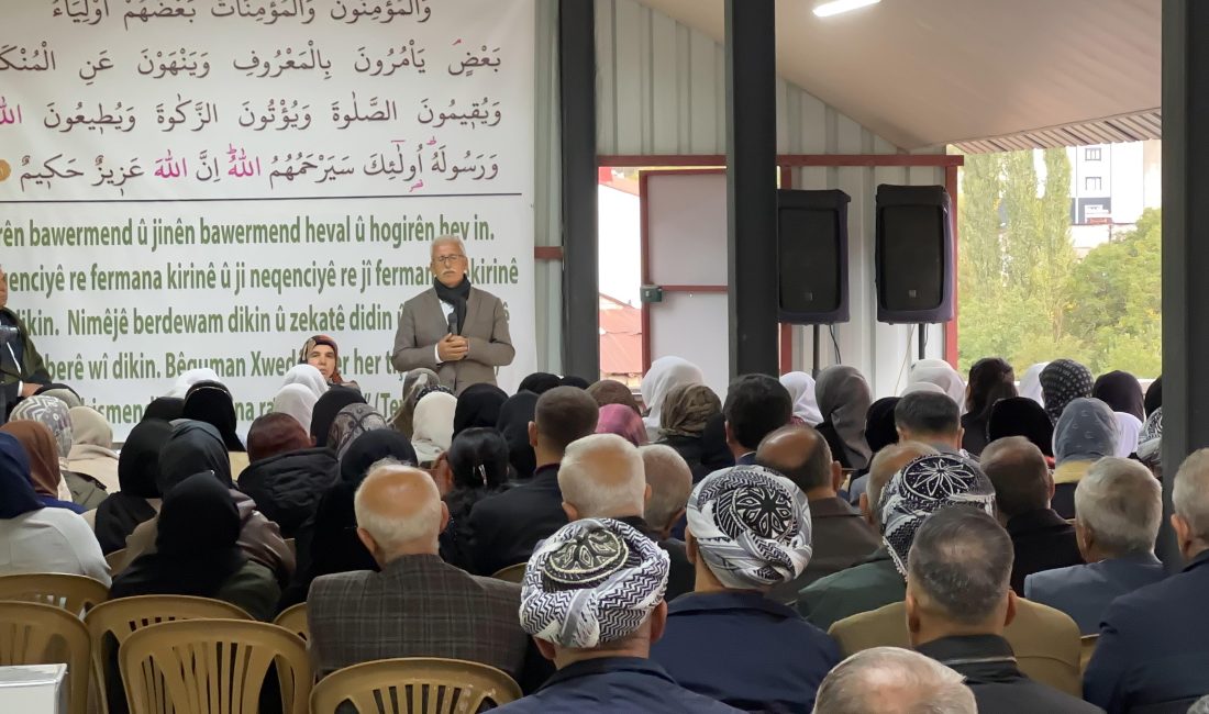 YOVAAYDER Şemdinli’de “İslam Dininde Toplum ve Kadın” Paneli Düzenledi Yüksekova Din Âlimleri Din Araştırma ve Yardımlaşma Derneği (YOVAAYDER) tarafından