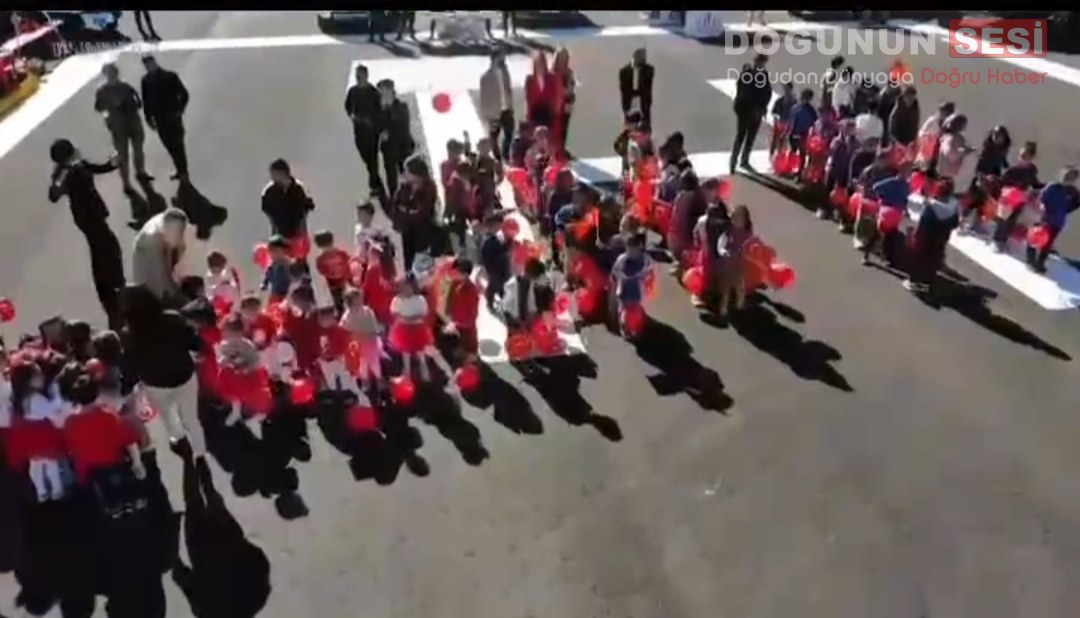 Cumhuriyetin 102’nci kuruluş yıl dönümü dolayısıyla Hakkari İl Jandarma Komutanlığı