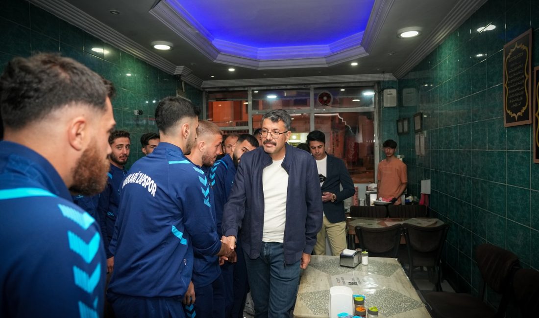 Hakkari Valisi Ali Çelik, Hakkari Zapspor Kulüp Başkanı Ayhan Tunç,
