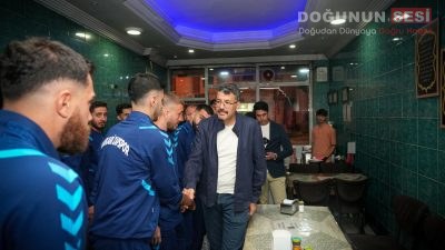 Hakkari Valisi Ali Çelik, Hakkari Zapspor Kulüp Başkanı Ayhan Tunç,