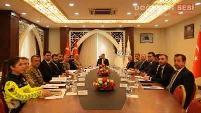 Hakkari Valisi Ali Çelik başkanlığında, İl Jandarma Komutanı Tuğgeneral Cafer