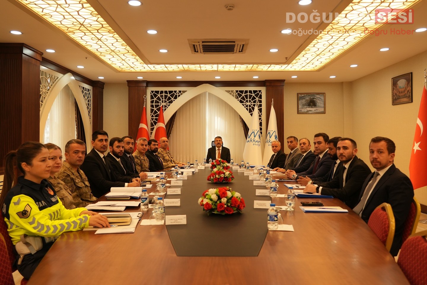 Hakkari Valisi Ali Çelik başkanlığında, İl Jandarma Komutanı Tuğgeneral Cafer