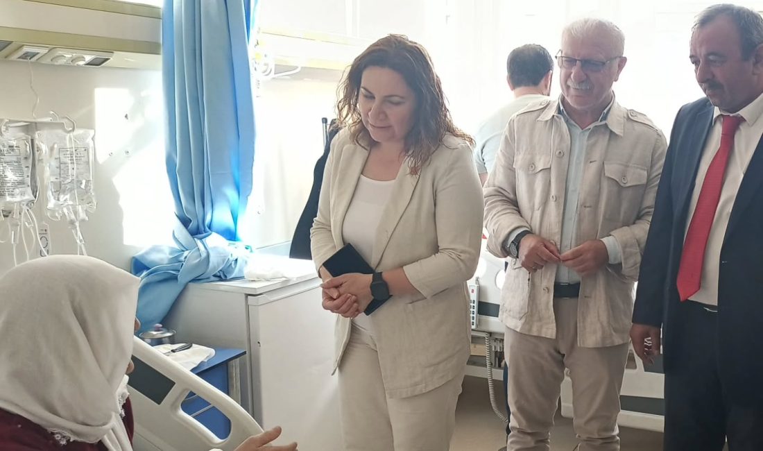 CHP Hakkari İl Başkanı Suzan Çakırbeyli’den Anlamlı Ziyaret: “Sağlıkta Eşit Hizmet Herkesin Hakkı” Cumhuriyet Halk Partisi (CHP) Hakkari İl Başkanı Suzan Çakırbeyli,