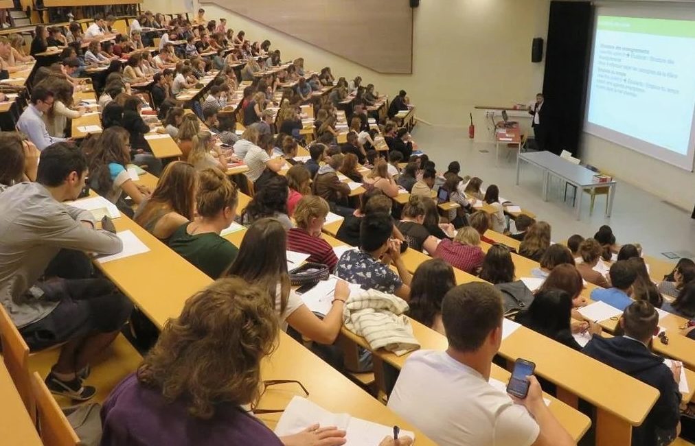 Yükseköğretim Kurulu (YÖK) Başkanı Prof. Dr. Erol Özvar, başarılı olan