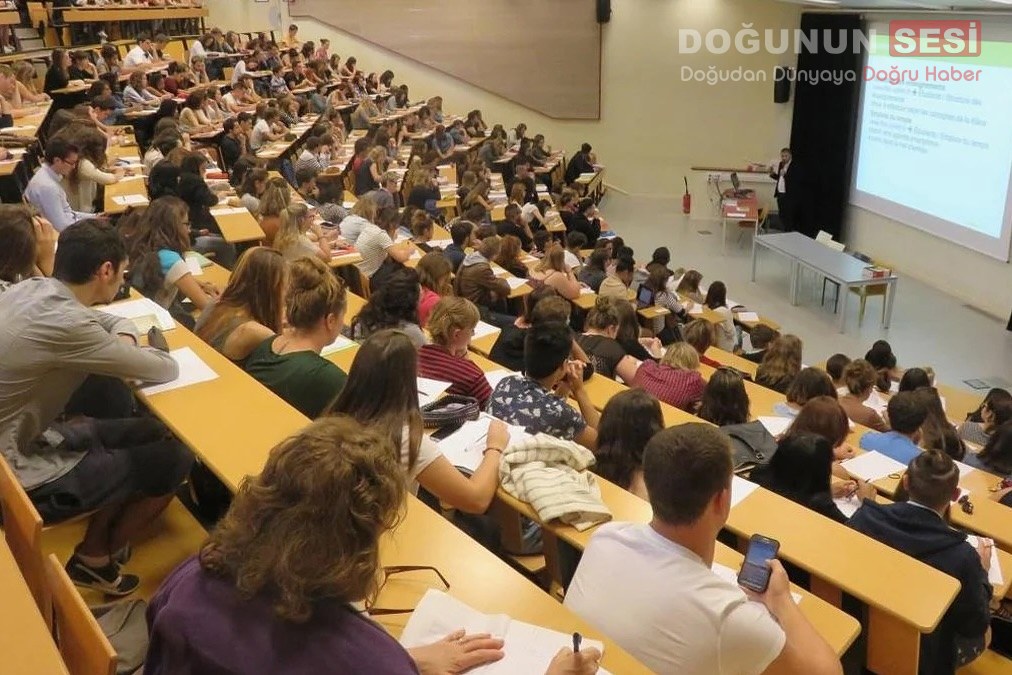 Yükseköğretim Kurulu (YÖK) Başkanı Prof. Dr. Erol Özvar, başarılı olan