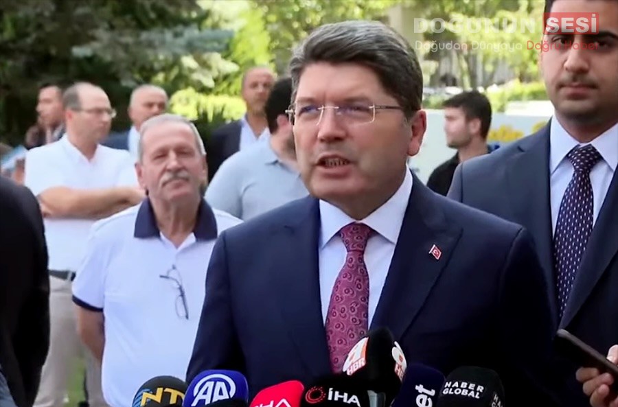 Yılmaz Tunç’tan ‘süreç’ açıklaması: “Atılması gereken adımları değerlendireceğiz” Adalet Bakanı Yılmaz Tunç, PKK’nın Türkiye’deki tüm güçlerini geri çekmeye