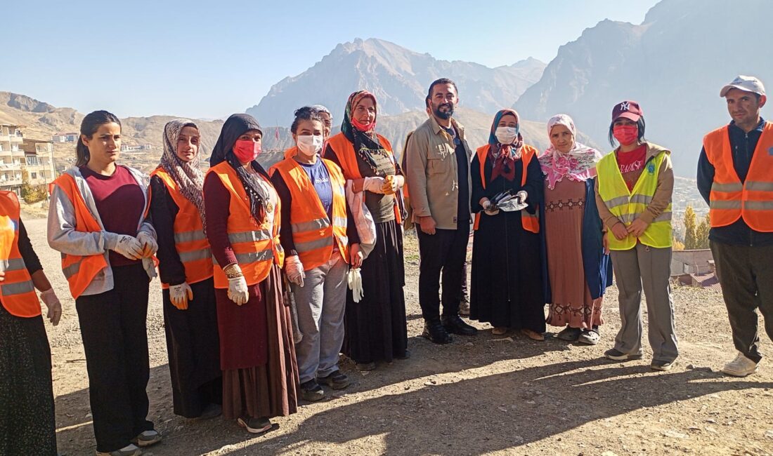 Hakkari Belediyesi Temizlik İşleri Müdürlüğü bünyesinde görev yapan İŞKUR personeli