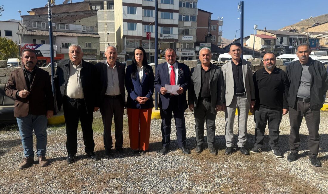 CHP Hakkari İl Başkanlığı: “10 Kasım Bir Tatil Değil, Bilinçlenme Günüdür!” Cumhuriyet Halk Partisi (CHP) Hakkari İl Başkanlığı, 10 Kasım Atatürk’ü
