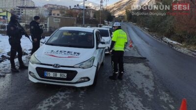 Hakkari’de Emniyet Müdürlüğü ekipleri, “Çocuk ve Gençlerin Korunmasına Yönelik Uygulama”