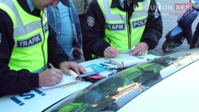 Hakkari’de akşam saatlerinde ihbara yetişmeye çalışan itfaiye aracına yol vermeyen